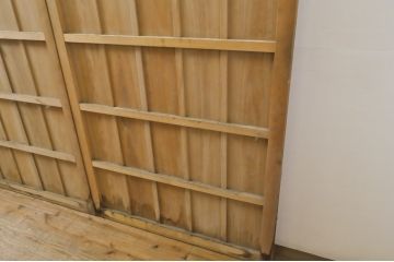 中古　板部は浮造り仕上げ!　杢目がくっきり美しい数寄屋の雨戸3枚セット(建具、板戸、引き戸)(R-063799)