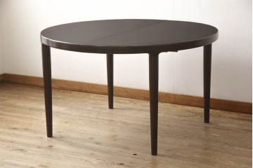 デンマークビンテージ　Skovmand & Andersen(スコブマント&アンダーセン) 社　ローズウッド材　落ち着いた雰囲気がシックな空間づくりにぴったり!ガラス天板付きエクステンションテーブル(ダイニングテーブル、2人掛け、4人掛け、6人掛け、食卓、ラウンドテーブル、丸テーブル、北欧、ヴィンテージ)(R-063800)