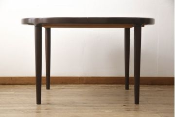 デンマークビンテージ　Skovmand & Andersen(スコブマント&アンダーセン) 社　ローズウッド材　落ち着いた雰囲気がシックな空間づくりにぴったり!ガラス天板付きエクステンションテーブル(ダイニングテーブル、2人掛け、4人掛け、6人掛け、食卓、ラウンドテーブル、丸テーブル、北欧、ヴィンテージ)(R-063800)