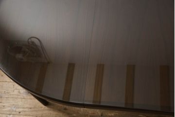 デンマークビンテージ　Skovmand & Andersen(スコブマント&アンダーセン) 社　ローズウッド材　落ち着いた雰囲気がシックな空間づくりにぴったり!ガラス天板付きエクステンションテーブル(ダイニングテーブル、2人掛け、4人掛け、6人掛け、食卓、ラウンドテーブル、丸テーブル、北欧、ヴィンテージ)(R-063800)