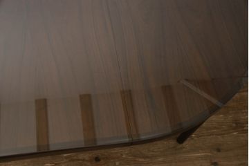 デンマークビンテージ　Skovmand & Andersen(スコブマント&アンダーセン) 社　ローズウッド材　落ち着いた雰囲気がシックな空間づくりにぴったり!ガラス天板付きエクステンションテーブル(ダイニングテーブル、2人掛け、4人掛け、6人掛け、食卓、ラウンドテーブル、丸テーブル、北欧、ヴィンテージ)(R-063800)