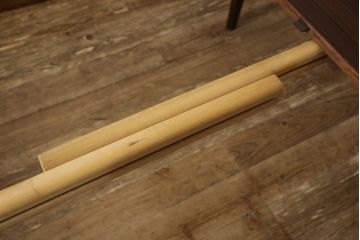 デンマークビンテージ　Skovmand & Andersen(スコブマント&アンダーセン) 社　ローズウッド材　落ち着いた雰囲気がシックな空間づくりにぴったり!ガラス天板付きエクステンションテーブル(ダイニングテーブル、2人掛け、4人掛け、6人掛け、食卓、ラウンドテーブル、丸テーブル、北欧、ヴィンテージ)(R-063800)