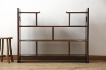 中古　美品　松本民芸家具　品のある佇まいが魅力の違い棚(飾り棚、茶棚、収納棚、戸棚)(定価約33万円)(R-063803)