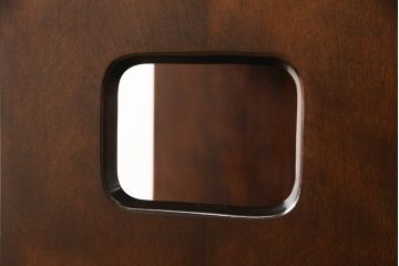 中古　美品　松本民芸家具　品のある佇まいが魅力の違い棚(飾り棚、茶棚、収納棚、戸棚)(定価約33万円)(R-063803)