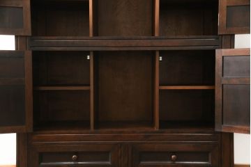 中古　美品　松本民芸家具　B型サイドボード　ジャコビアン様式がクラシカルなキャビネット(収納棚、戸棚、食器棚)(定価約65万円)(R-063805)
