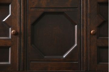 中古　美品　松本民芸家具　B型サイドボード　ジャコビアン様式がクラシカルなキャビネット(収納棚、戸棚、食器棚)(定価約65万円)(R-063805)