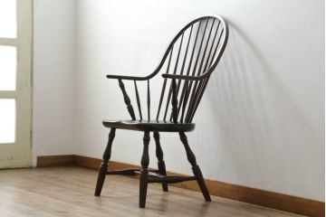 中古　超美品　松本民芸家具　すっきりとしたデザインが魅力のアーチバックアームチェア(椅子、イス、板座チェア、ダイニングチェア、ウインザーチェア、ウィンザーチェア、アームチェア、曲木)(定価約19万円)(R-063808)