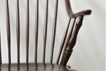 中古　超美品　松本民芸家具　すっきりとしたデザインが魅力のアーチバックアームチェア(椅子、イス、板座チェア、ダイニングチェア、ウインザーチェア、ウィンザーチェア、アームチェア、曲木)(定価約19万円)(R-063808)