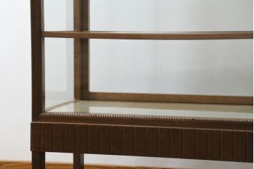 和製アンティーク　大正ロマン　縄目モールの素敵なナラ材製縦型ガラスケース(ショーケース、陳列棚、飾り棚、キャビネット、キュリオケース、店舗什器)(R-063817)