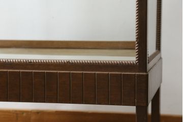 和製アンティーク　大正ロマン　縄目モールの素敵なナラ材製縦型ガラスケース(ショーケース、陳列棚、飾り棚、キャビネット、キュリオケース、店舗什器)(R-063817)