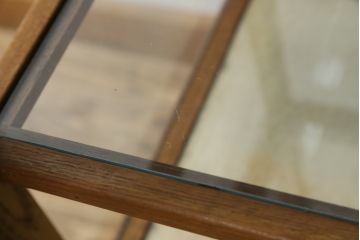 和製アンティーク　大正ロマン　縄目モールの素敵なナラ材製縦型ガラスケース(ショーケース、陳列棚、飾り棚、キャビネット、キュリオケース、店舗什器)(R-063817)