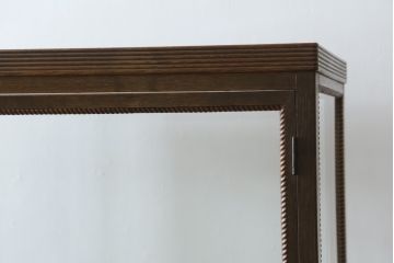 和製アンティーク　大正ロマン　縄目モールの素敵なナラ材製縦型ガラスケース(ショーケース、陳列棚、飾り棚、キャビネット、キュリオケース、店舗什器)(R-063817)