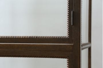 和製アンティーク　大正ロマン　縄目モールの素敵なナラ材製縦型ガラスケース(ショーケース、陳列棚、飾り棚、キャビネット、キュリオケース、店舗什器)(R-063817)