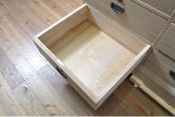 中古　最高級!!　特注!!　伝統工芸士　田澤謙介作　収納力抜群!分厚い桐材の組み立て式加茂総桐箪笥(桐たんす、衣装箪笥、着物箪笥、収納箪笥、和タンス、引き出し、バラ売り可能)(定価約300万円)(R-063818)