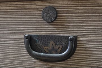 中古　最高級!!　特注!!　伝統工芸士　田澤謙介作　収納力抜群!分厚い桐材の組み立て式加茂総桐箪笥(桐たんす、衣装箪笥、着物箪笥、収納箪笥、和タンス、引き出し、バラ売り可能)(定価約300万円)(R-063818)