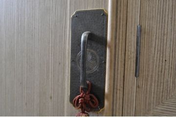 中古　最高級!!　特注!!　伝統工芸士　田澤謙介作　収納力抜群!ぶ厚い桐材の組み立て式加茂総桐箪笥(桐たんす、衣装箪笥、収納箪笥、和タンス、洋服タンス、ワードローブ)(定価約200万円)(R-063820)