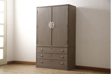 中古　美品　加茂桐箪笥　伝統工芸士　山本隆作　木の色味と総唐草の金具がシックな印象の総桐箪笥(胴丸、桐たんす、着物箪笥、衣装タンス、和タンス)(R-063821)