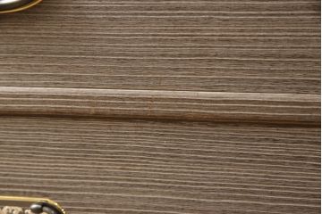 中古　美品　加茂桐箪笥　伝統工芸士　山本隆作　木の色味と総唐草の金具がシックな印象の総桐箪笥(胴丸、桐たんす、着物箪笥、衣装タンス、和タンス)(R-063821)
