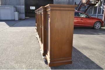 中古　美品　DREXEL HERITAGE(ドレクセルヘリテイジ)　FRANCESCA(フランチェスカ)　堂々とした佇まいの存在感と優雅な高級感あふれるサイドボード(サイドキャビネット、収納棚、戸棚、リビングボード)(R-063823)