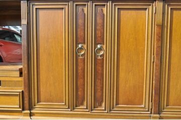 中古　美品　DREXEL HERITAGE(ドレクセルヘリテイジ)　FRANCESCA(フランチェスカ)　堂々とした佇まいの存在感と優雅な高級感あふれるサイドボード(サイドキャビネット、収納棚、戸棚、リビングボード)(R-063823)