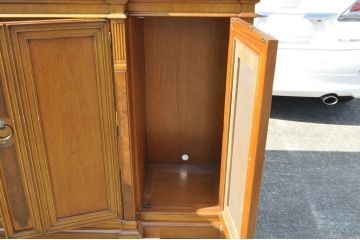 中古　美品　DREXEL HERITAGE(ドレクセルヘリテイジ)　FRANCESCA(フランチェスカ)　堂々とした佇まいの存在感と優雅な高級感あふれるサイドボード(サイドキャビネット、収納棚、戸棚、リビングボード)(R-063823)