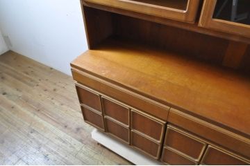 イギリスビンテージ　A.H McINTOSH(マッキントッシュ)　チーク材　壁面収納でお部屋がスッキリ!!木の温もりが感じられるキャビネット(北欧、ウォールユニット、収納棚、戸棚、飾り棚、ヴィンテージ)(R-063827)