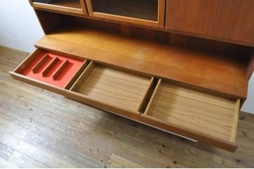 イギリスビンテージ　A.H McINTOSH(マッキントッシュ)　チーク材　壁面収納でお部屋がスッキリ!!木の温もりが感じられるキャビネット(北欧、ウォールユニット、収納棚、戸棚、飾り棚、ヴィンテージ)(R-063827)