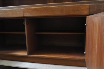イギリスビンテージ　A.H McINTOSH(マッキントッシュ)　チーク材　壁面収納でお部屋がスッキリ!!木の温もりが感じられるキャビネット(北欧、ウォールユニット、収納棚、戸棚、飾り棚、ヴィンテージ)(R-063827)