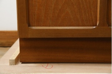 イギリスヴィンテージ　nathan(ネイサン)社　チーク材　壁面収納でお部屋スッキリ!!クラシカルな佇まいが魅力のキャビネット　(R-063828)