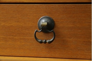 イギリスヴィンテージ　nathan(ネイサン)社　チーク材　壁面収納でお部屋スッキリ!!クラシカルな佇まいが魅力のキャビネット　(R-063828)