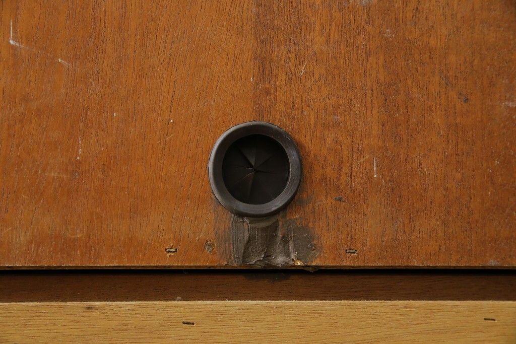 イギリスヴィンテージ　nathan(ネイサン)社　チーク材　壁面収納でお部屋スッキリ!!クラシカルな佇まいが魅力のキャビネット　(R-063828)