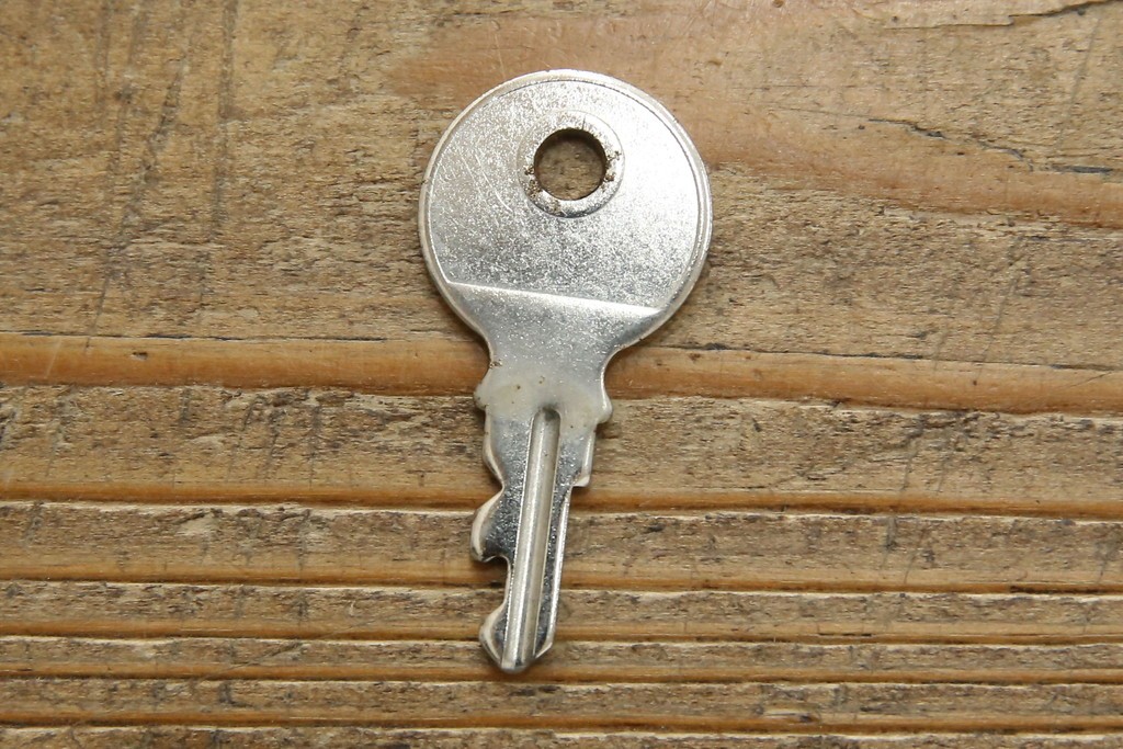 イギリスヴィンテージ　nathan(ネイサン)社　チーク材　壁面収納でお部屋スッキリ!!クラシカルな佇まいが魅力のキャビネット　(R-063828)