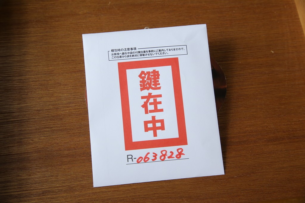 イギリスヴィンテージ　nathan(ネイサン)社　チーク材　壁面収納でお部屋スッキリ!!クラシカルな佇まいが魅力のキャビネット　(R-063828)
