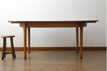 イギリスビンテージ　北欧スタイルのお部屋作りにおすすめのオーバルエクステンションテーブル(拡張式ダイニングテーブル、4人掛け、4P、6人掛け、6P、ラウンドテーブル、ヴィンテージ)(R-063829)