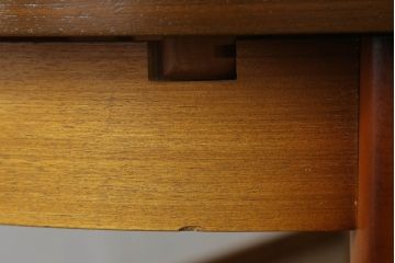 イギリスビンテージ　北欧スタイルのお部屋作りにおすすめのオーバルエクステンションテーブル(拡張式ダイニングテーブル、4人掛け、4P、6人掛け、6P、ラウンドテーブル、ヴィンテージ)(R-063829)