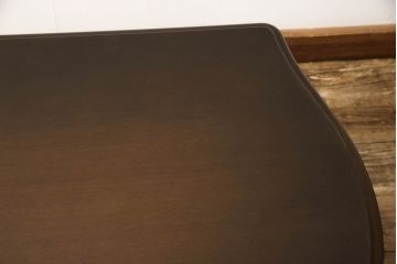 中古　飛騨産業　穂高シリーズ　キツツキマーク　ホワイトオーク　気品あるクラシカルなデザインが魅力的なセンターテーブル(ローテーブル、リビングテーブル、サイドテーブル、コーヒーテーブル)(R-063847)