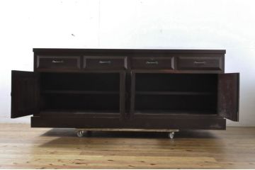 和製ビンテージ　ブランド家具　高級品!!　重厚な佇まいが魅力!!　欅(ケヤキ)材のカウンターサイドボード(カウンターテーブル、サイドキャビネット、収納棚、戸棚、引き出し、ヴィンテージ)(R-063857)