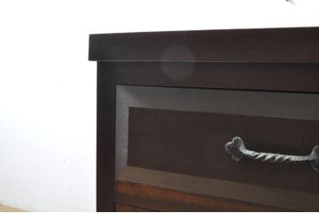 和製ビンテージ　ブランド家具　高級品!!　重厚な佇まいが魅力!!　欅(ケヤキ)材のカウンターサイドボード(カウンターテーブル、サイドキャビネット、収納棚、戸棚、引き出し、ヴィンテージ)(R-063857)