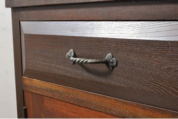 和製ビンテージ　ブランド家具　高級品!!　重厚な佇まいが魅力!!　欅(ケヤキ)材のカウンターサイドボード(カウンターテーブル、サイドキャビネット、収納棚、戸棚、引き出し、ヴィンテージ)(R-063857)