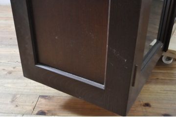 和製ビンテージ　ブランド家具　高級品!!　重厚な佇まいが魅力!!　欅(ケヤキ)材のサイドボード(サイドキャビネット、収納棚、戸棚、飾り棚、ヴィンテージ)(R-063858)