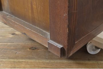 和製アンティーク　前面欅(ケヤキ)材　和モダンなお部屋づくりに取り入れたい関東水屋箪笥(食器棚、戸棚、収納棚、キャビネット)(R-063862)