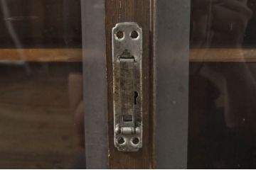 和製アンティーク　和の雰囲気漂う小振りの戸棚(本箱、ブックケース、キャビネット、収納棚)(R-063864)