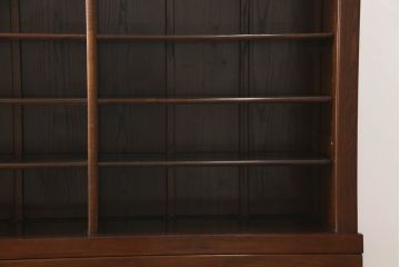 中古　美品　ニレ材　和の空間に取り入れたいシックな二段重ね水屋箪笥(キャビネット、食器棚、戸棚、収納棚、重ね戸棚)(R-063867)