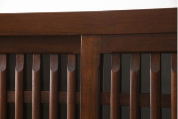 中古　美品　ニレ材　和の空間に取り入れたいシックな二段重ね水屋箪笥(キャビネット、食器棚、戸棚、収納棚、重ね戸棚)(R-063867)