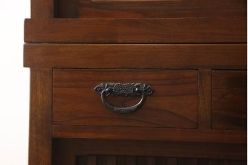 中古　美品　ニレ材　和の空間に取り入れたいシックな二段重ね水屋箪笥(キャビネット、食器棚、戸棚、収納棚、重ね戸棚)(R-063867)