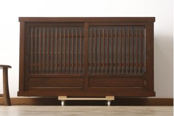 中古　美品　ニレ材　和の空間に取り入れたいシックな水屋箪笥サイドボード(キャビネット、食器棚、戸棚、収納棚)(R-063868)