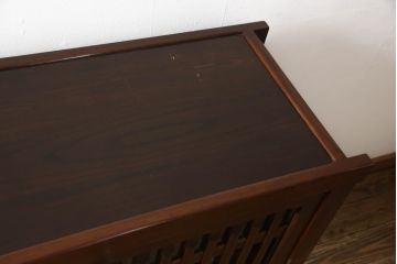 中古　美品　ニレ材　和の空間に取り入れたいシックな水屋箪笥サイドボード(キャビネット、食器棚、戸棚、収納棚)(R-063868)