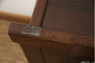 中古　美品　ニレ材　和の空間に取り入れたいシックな水屋箪笥サイドボード(キャビネット、食器棚、戸棚、収納棚)(R-063869)