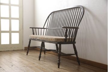 中古　美品　松本民芸家具　♯513型　クッション付き　クラシカルなデザインが美しいウィンザーチェア(ウィンザーベンチ、長椅子、3人掛けベンチ、ウインザーチェア)(R-063870)