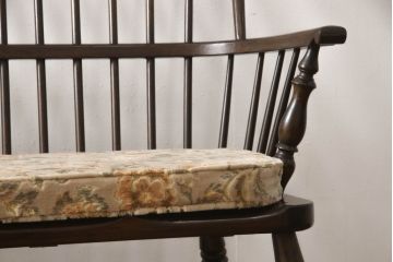 中古　美品　松本民芸家具　♯513型　クッション付き　クラシカルなデザインが美しいウィンザーチェア(ウィンザーベンチ、長椅子、3人掛けベンチ、ウインザーチェア)(R-063870)
